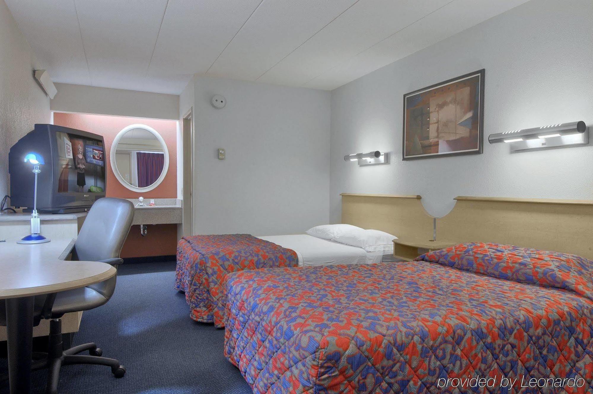 Hotel Super 8 By Wyndham Deerfield - Northbrook Habitación foto